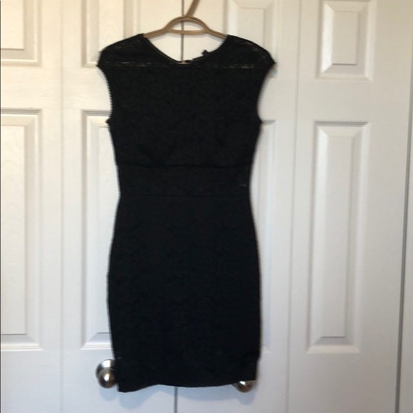 Guess lace dress - Picture 1 of 4